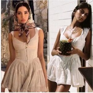 Vanessa Mooney Bestseller The Elisabeth Romper
Dress Ivory XS